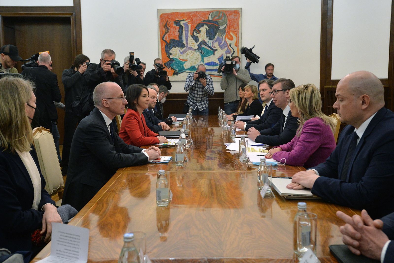 Ministar za evropske integracije Jadranka Joksimović prisustvovala je danas sastanku predsednika Srbije Aleksandra Vučića sa ministarkom spoljnih poslova Nemačke Analenom Berbok, koja boravi u Beogradu u okviru dvodnevne posete Zapadnom Balkanu