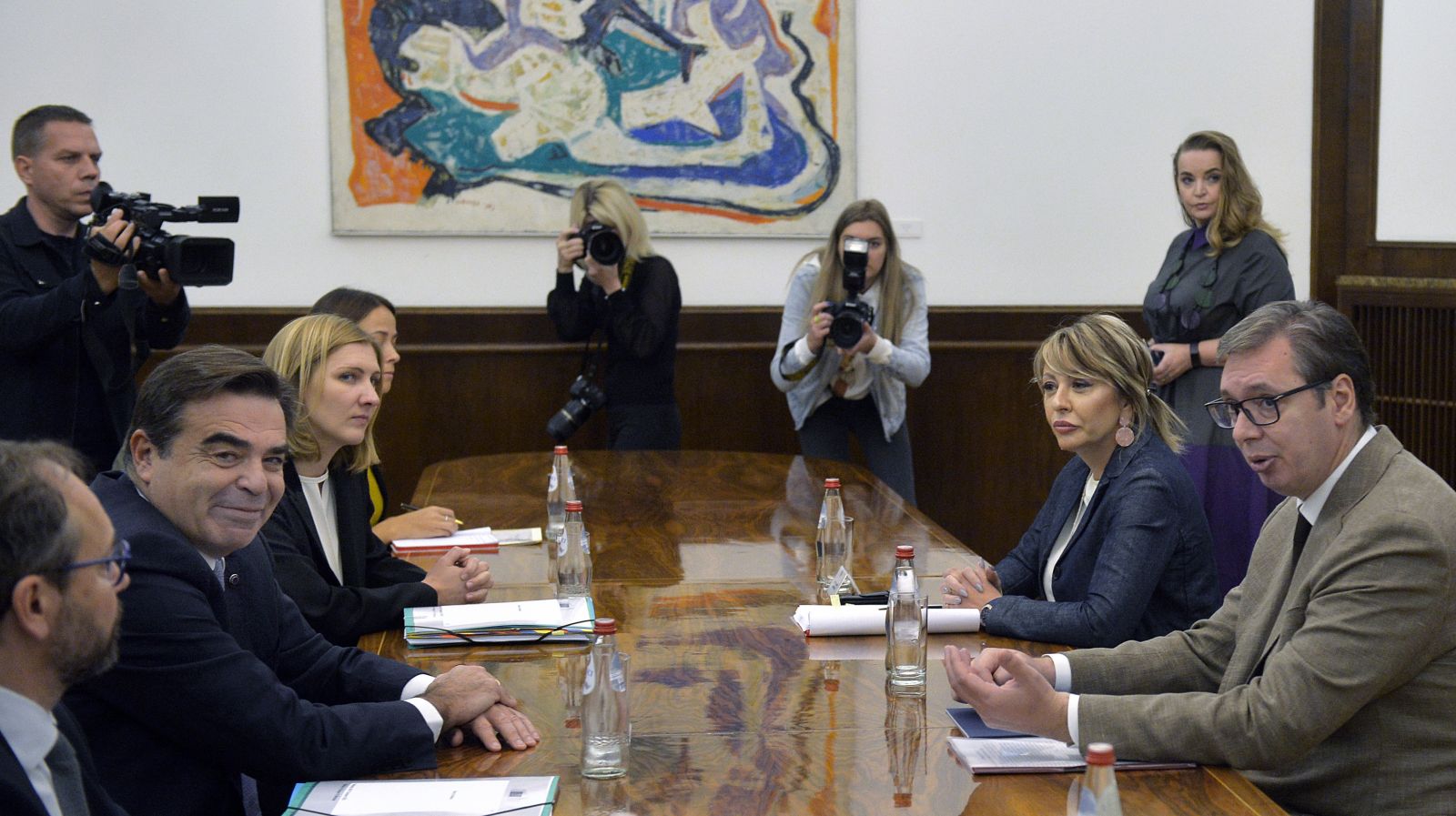 Министар за европске интеграције Јадранка Јоксимовић присуствовала је данас састанку председника Републике Србије Александра Вучића са потпредседником Европске комисије Маргаритисом Скинасом