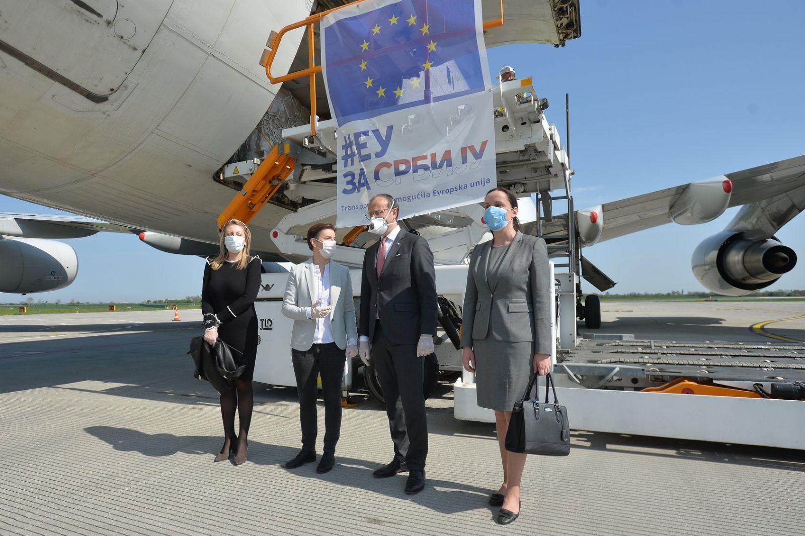 EU plane brings 800,000 masks EU plane brings 800,000 masks