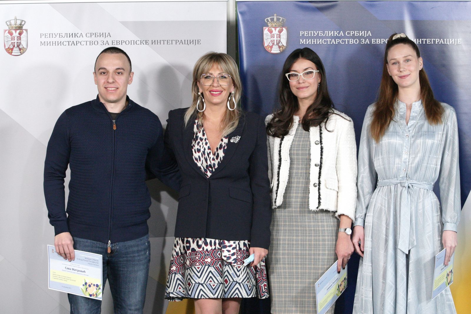 J. Joksimović presented awards for best student papers on EU