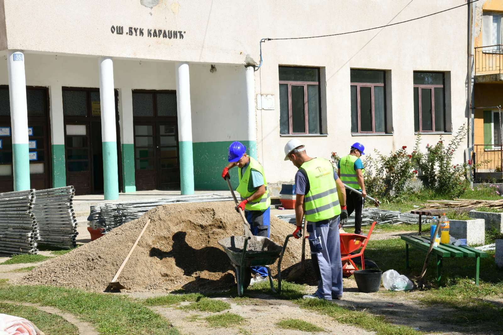 Уз подршку ЕУ реконструише се Основна школа „Вук Караџић“ у Белотинцу у општини Дољевац Уз подршку ЕУ реконструише се Основна школа „Вук Караџић“ у Белотинцу у општини Дољевац