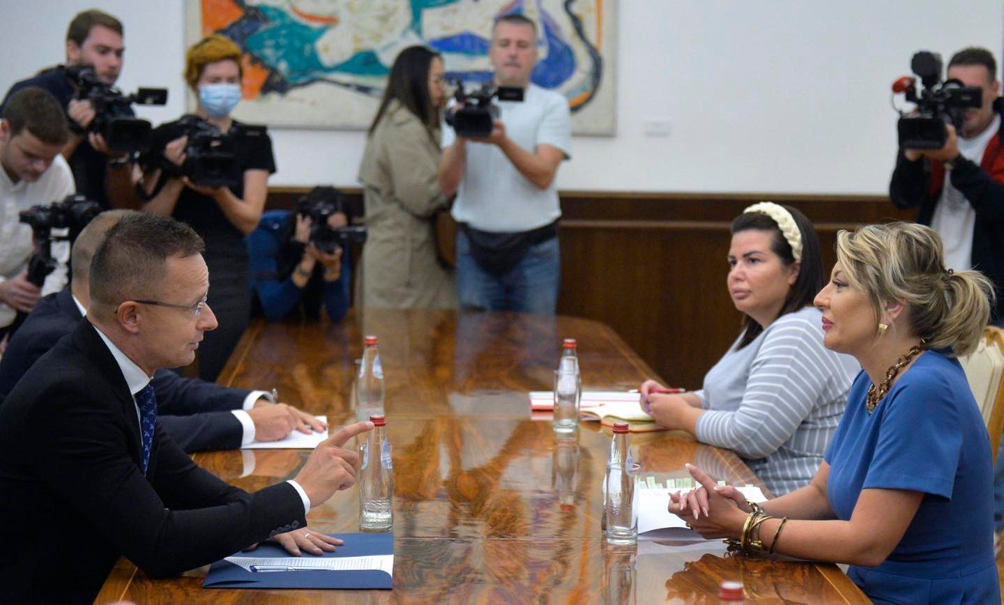Јоксимовић и Сијарто о ЕУ путу Србије, билатералним односима Јоксимовић и Сијарто о ЕУ путу Србије, билатералним односима