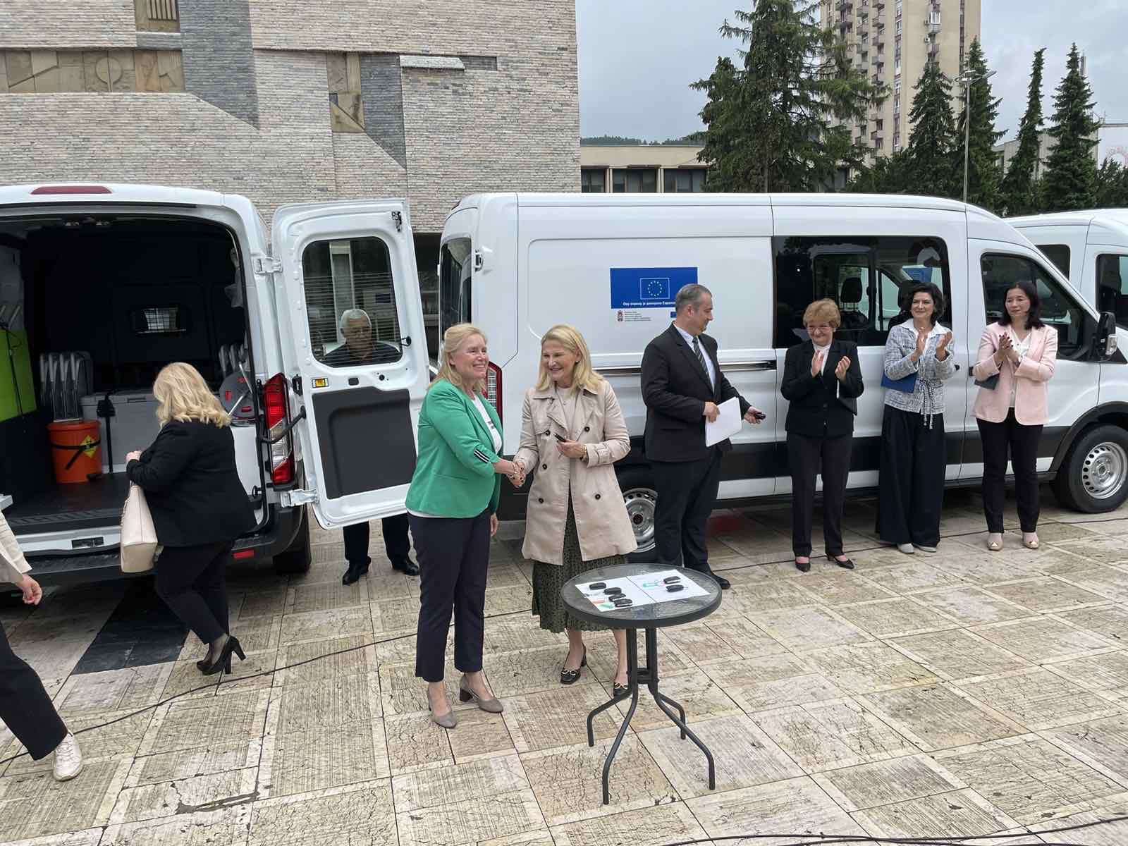 Specijalna vozila i oprema za transfuziju za više zdravstvenih ustanova