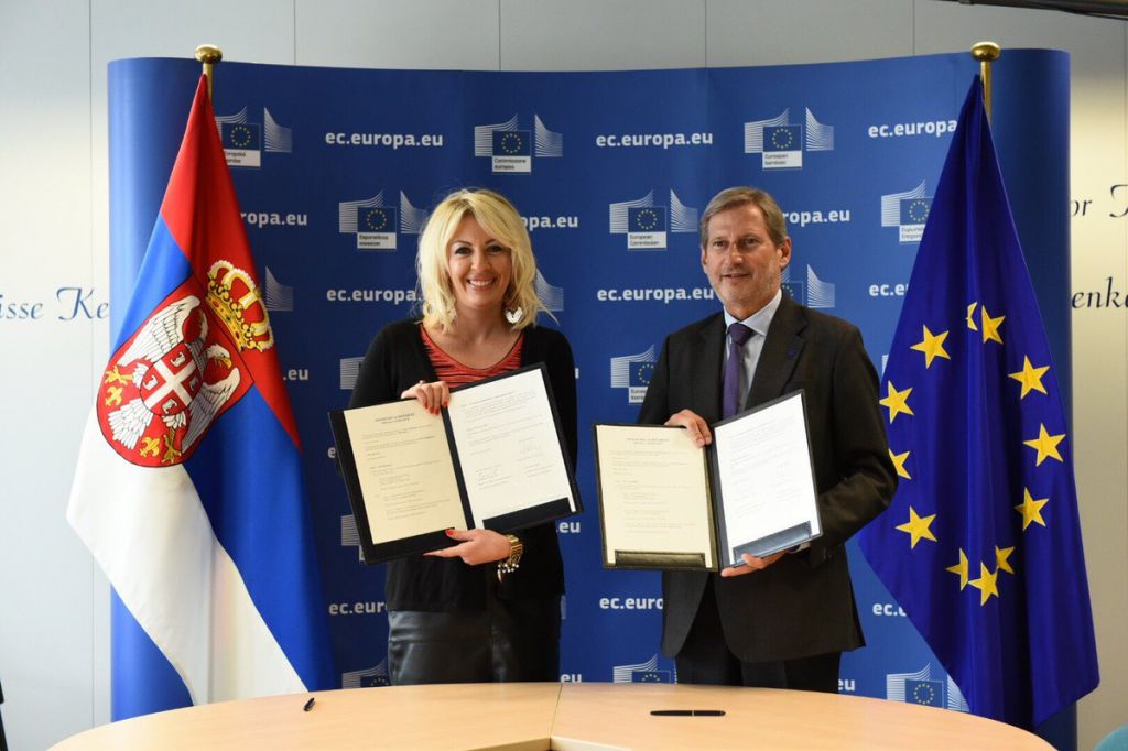Министар Јоксимовић и комесар Хан потписали финансијски споразум вредан 96,2 милиона евра