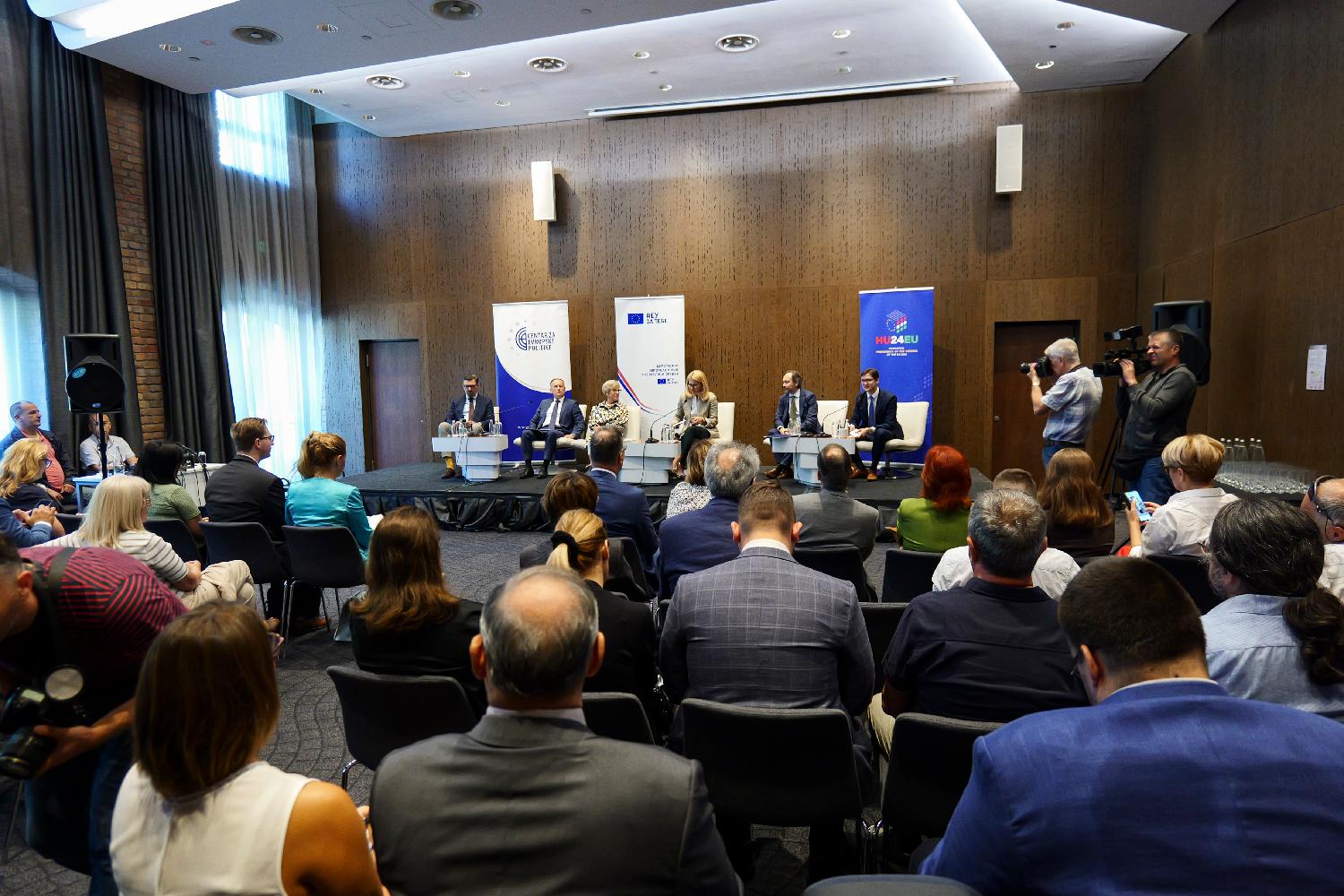 Србија спремна за отварање новог кластера Србија спремна за отварање новог кластера