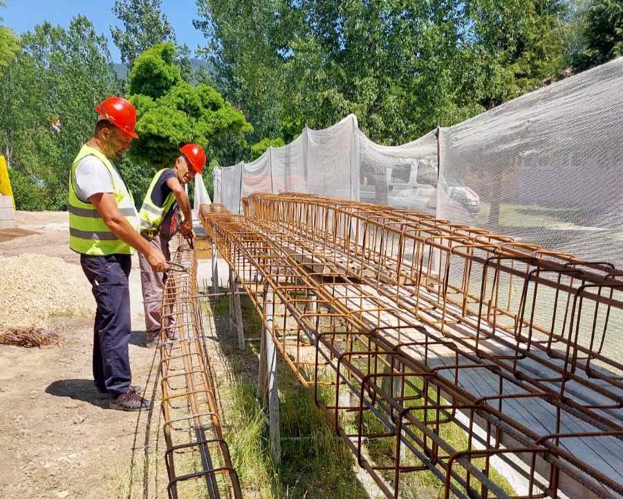 Уз ЕУ подршку унапређују се услови образовања на територији Пиротског округа - ђаци ОШ „Деспот Стефан Лазаревић“ у Бабушници ускоро добијају летњу учионицу Уз ЕУ подршку унапређују се услови образовања на територији Пиротског округа - ђаци ОШ „Деспот Стефан Лазаревић“ у Бабушници ускоро добијају летњу учионицу