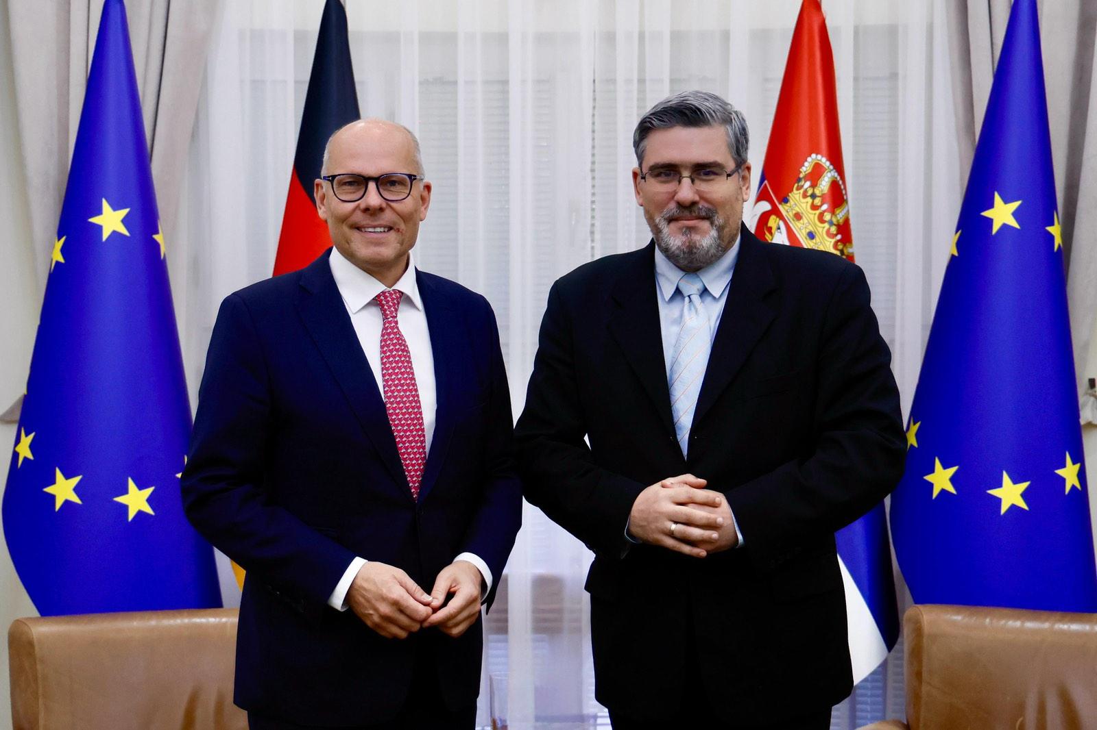 Састанак министра Старовића са послаником немачког Бундестага Петером Бајером