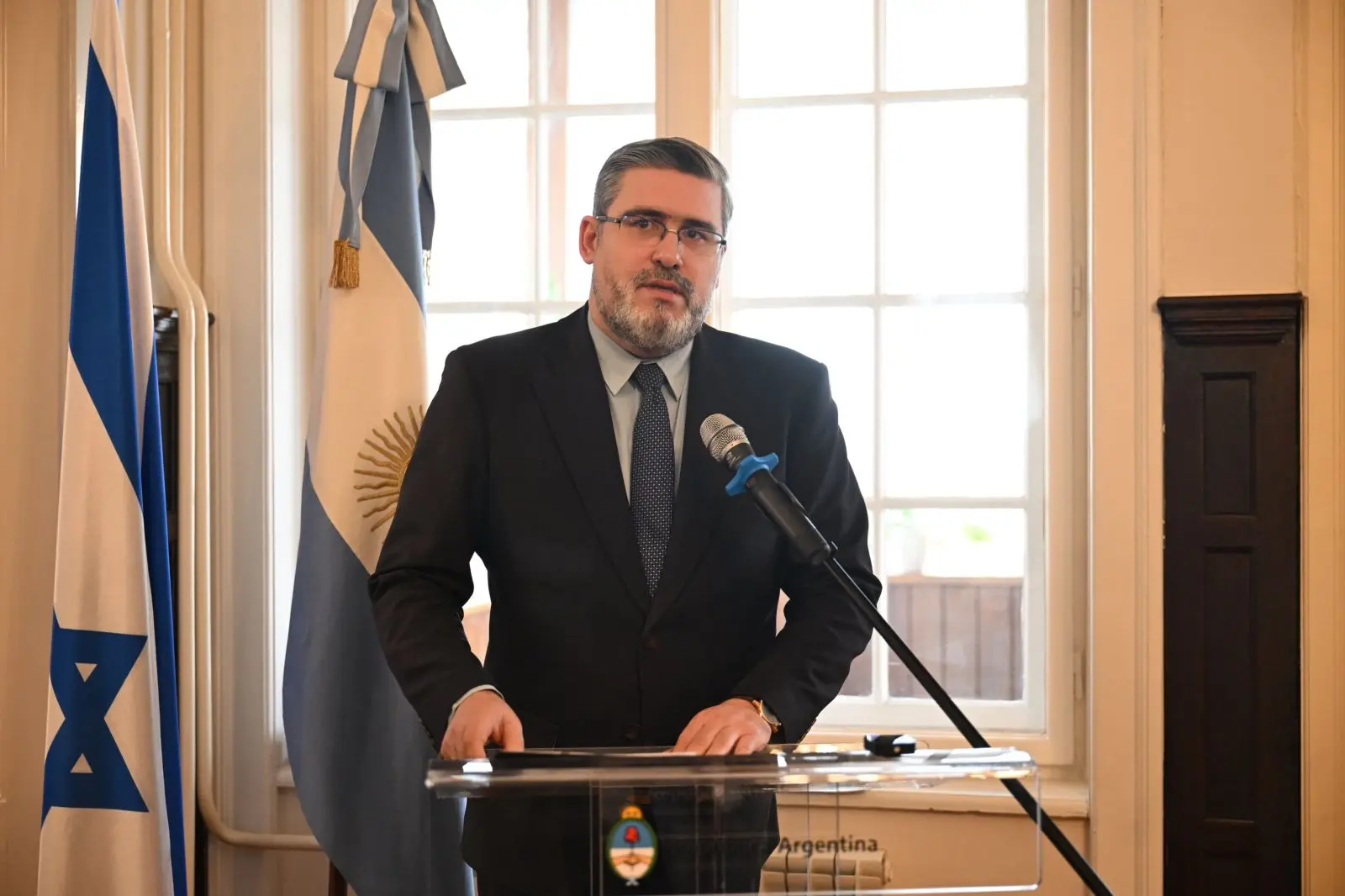 Старовић: Србија снажно подржава борбу против антисемитизма